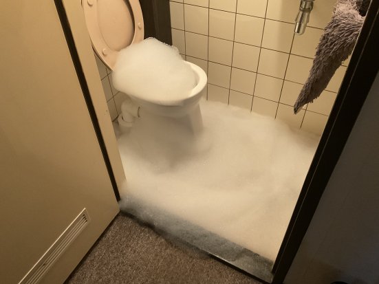 Rioolinspectie schoonmaakmiddelen - schuim toilet Rioolinspectie schoonmaakmiddelen