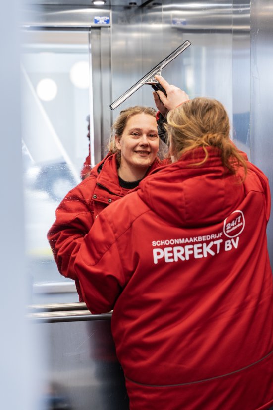 Trappen hallen schoonmakaak