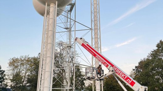 hoogwerker bij rijksmonument 