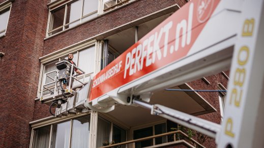 met hoogwerker